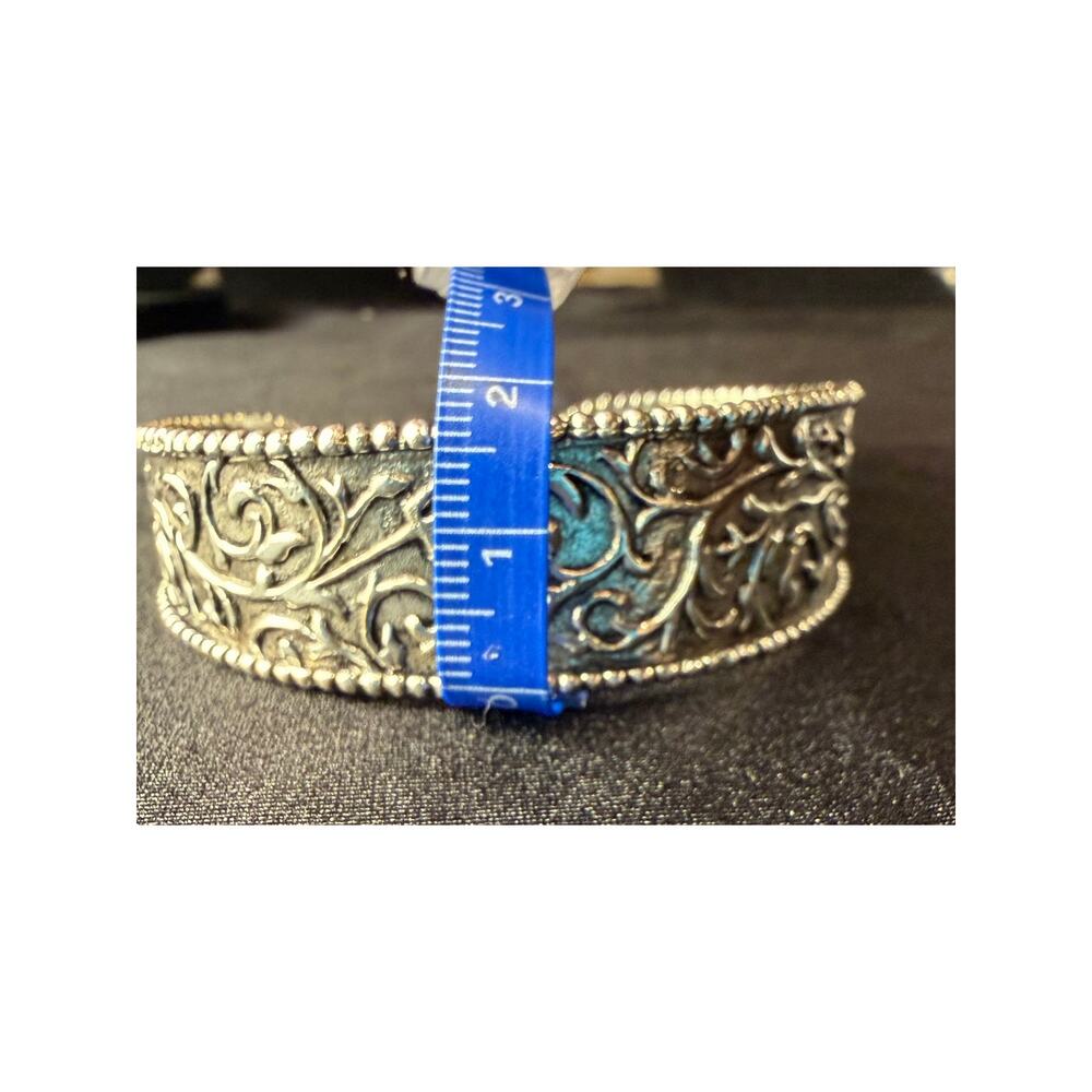 Vintage Sara Blaine cuff bracelet featuring intricate scrollwork in silver tone - Picture 10 of 10